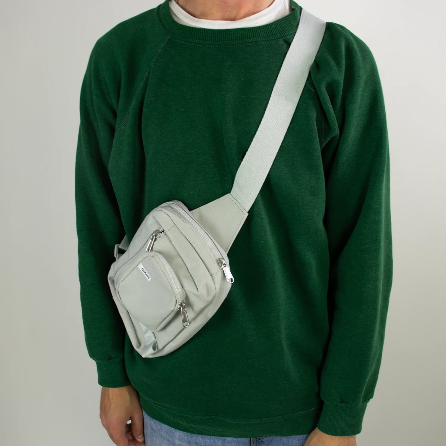 Crossbody bag in use